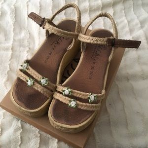 SBICCA Bouquet Natural platform sandals; Size 6M